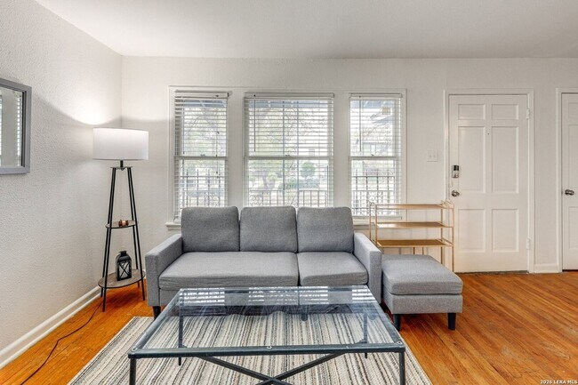 Foto del edificio - 332 Natalen Ave