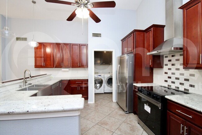 Building Photo - 511 E Pinto Dr