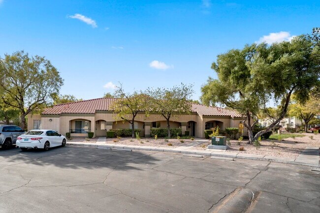 Foto del edificio - "Chic 3-Bed Townhouse with Granite Countertops on West Flamingo Road, Las Vegas!"