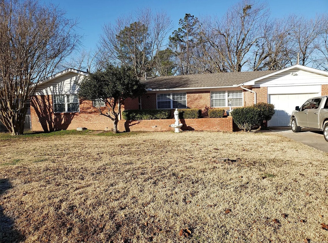 Foto principal - 525 N Webb Ave