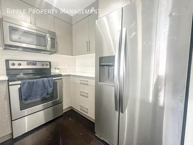 Photo du bâtiment - Modern 2 Beds, 2 Baths Apartment/Condo | 2...