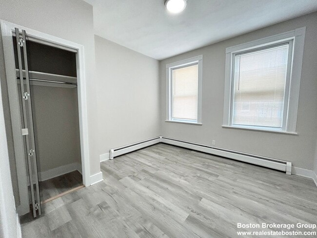 Foto del edificio - Spacious 2 Bedroom Right In East Boston