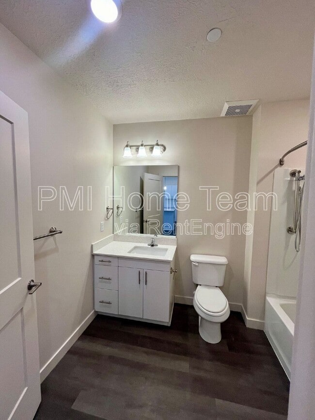 Building Photo - 155 E 900 S