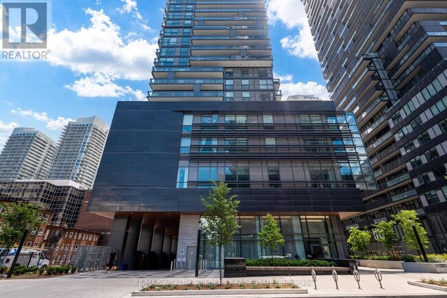 Building Photo - 39 Roehampton Ave