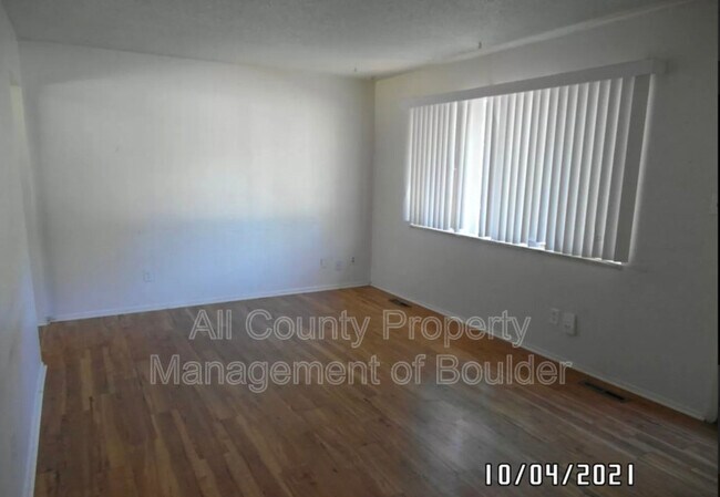 Building Photo - 838 Mt Evans St