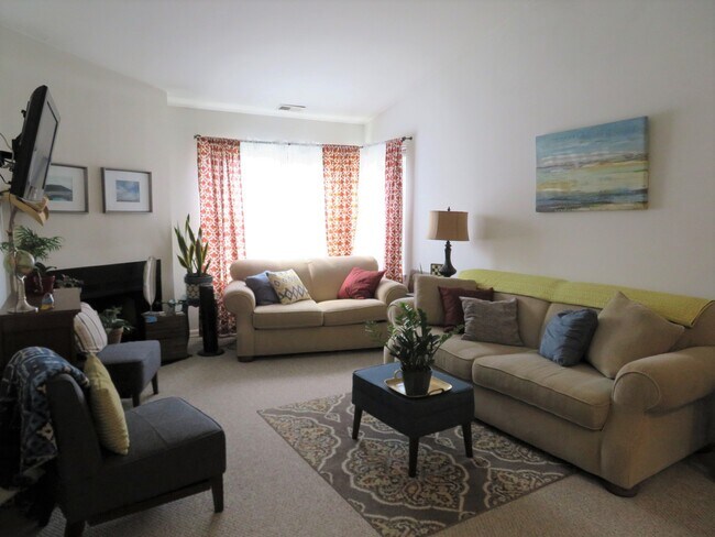 Living Area - 95 Driftwood Ct