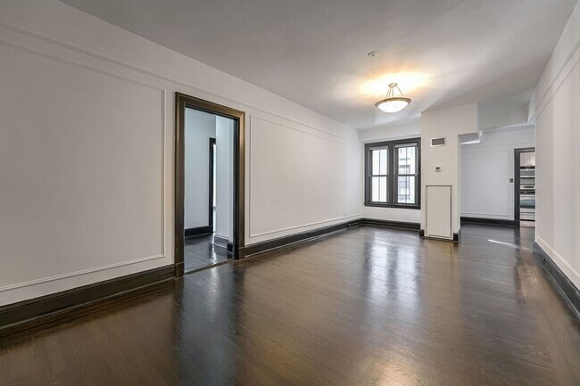 Foto del edificio - European Style, Large, 1 Bed 1 Bath with D...