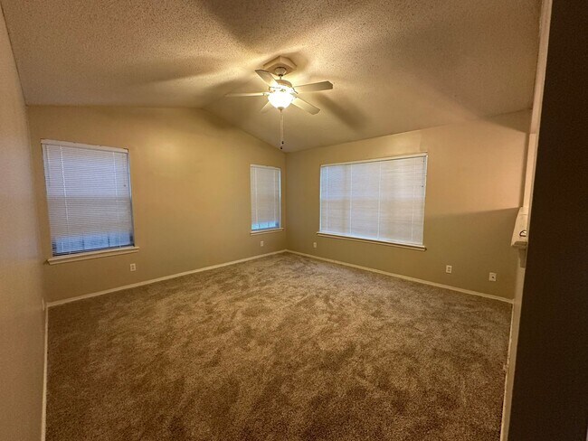 Building Photo - Welcome to this charming 3-bedroom, 2-bathroom home in Russellville, AR.