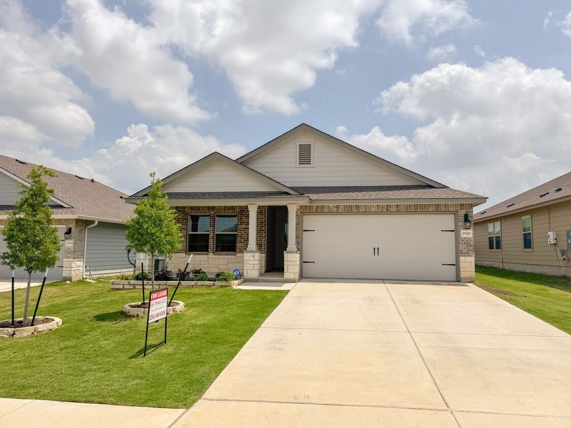 Primary Photo - Available NOW This charming 1 story, 3 bed...