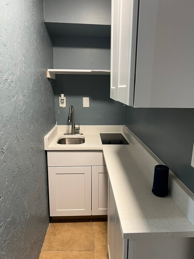 Foto del edificio - 7956 Lasalle Blvd - Apartment