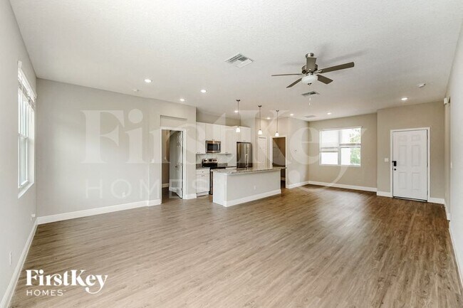 Building Photo - 612 Reading St SE