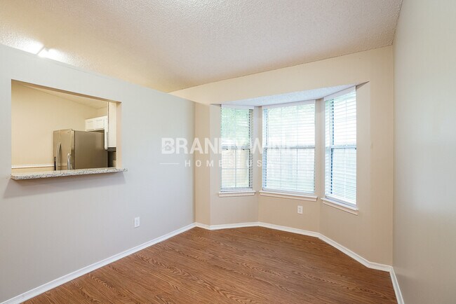 Foto del edificio - 1  MONTH FREE RENT- CALL TODAY TO SAVE