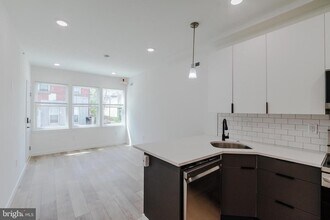 Building Photo - 1003 W Dakota St