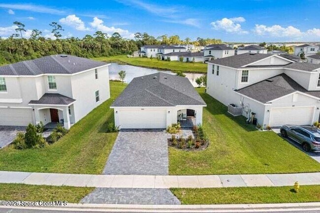Foto del edificio - 661 Papillon St SW