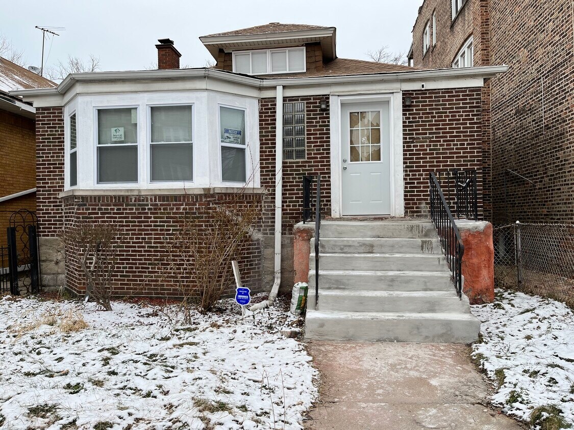 7735 S Colfax Ave, Chicago, IL 60649 House Rental in Chicago, IL