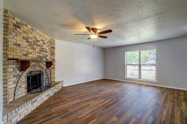 Foto del edificio - 713 Meadow Mead Dr