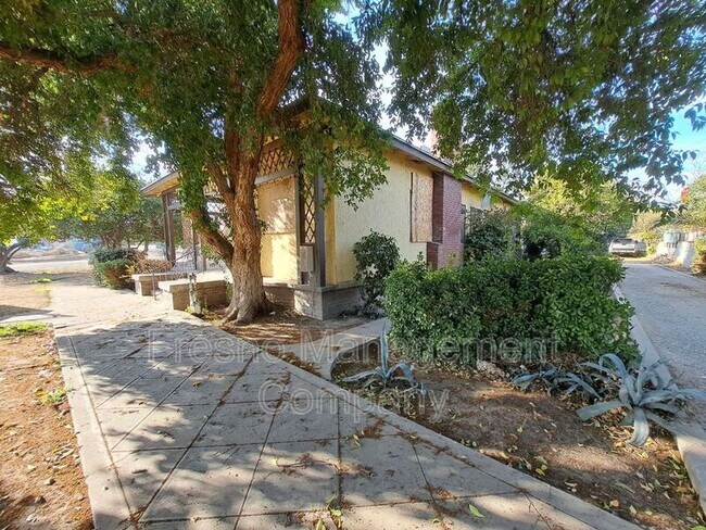 Foto del edificio - 803 E La Sierra Dr
