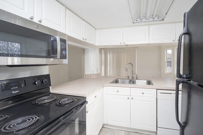 Building Photo - ICW_143 Mango Dr