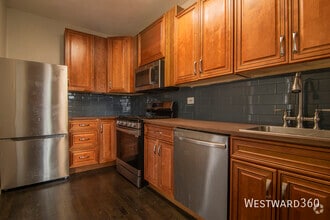 Building Photo - 6456 N Damen Ave