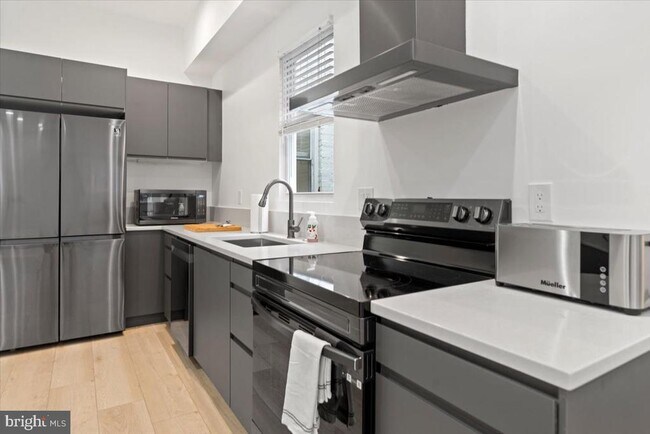 Building Photo - 1525 9th St NW