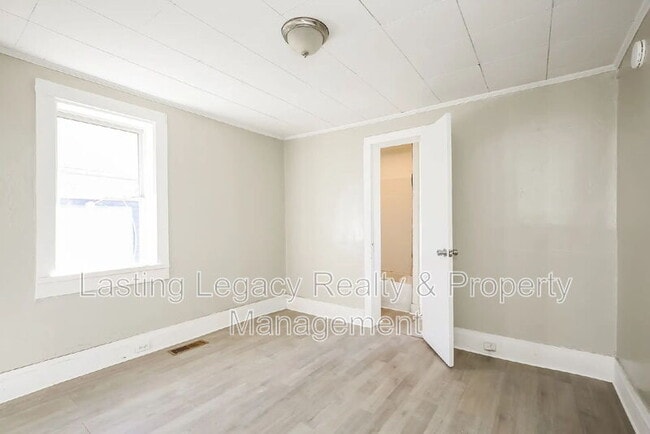 Building Photo - 438 24th St NW