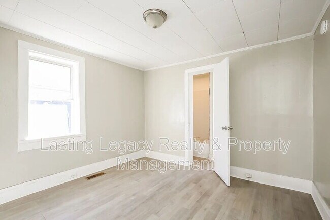Foto del edificio - 438 24th St NW