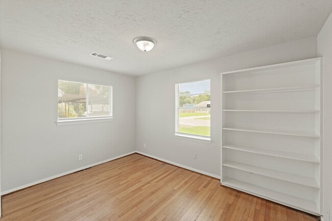 Foto del edificio - 326 Brookview St