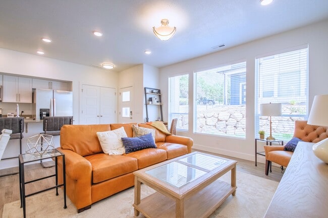 Building Photo - Vista Ogden Townhomes