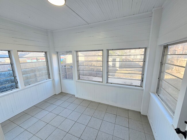 Building Photo - 724 Kinnaird Ave