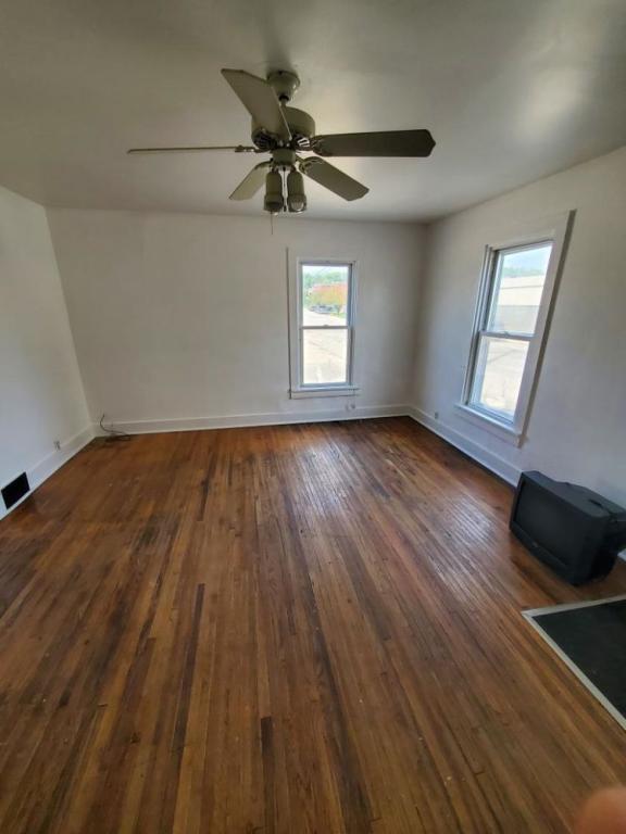 Building Photo - 202 N Van Buren Ave