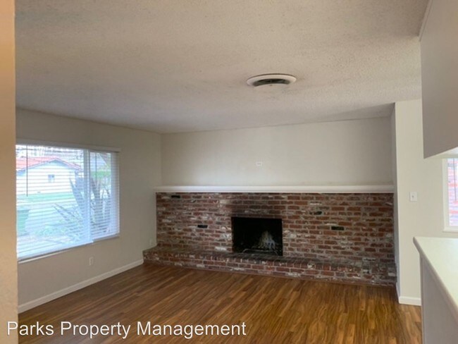 Building Photo - 2 br, 1 bath Apartment - 645 Southwood Dr.