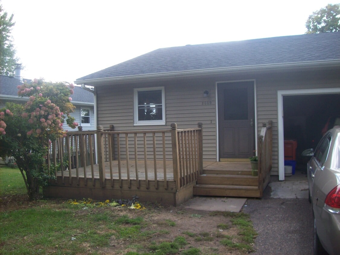 Primary Photo - 2009 Cleveland St