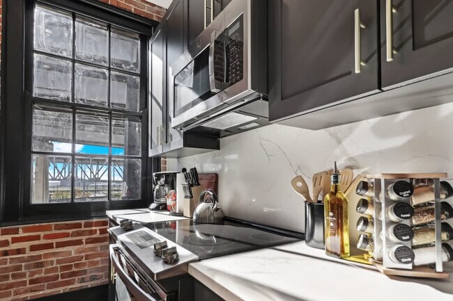 Building Photo - 1148 S Peters St