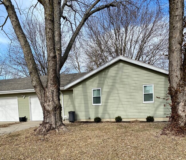 Building Photo - 1212 Elm Hills Blvd