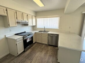 Building Photo - 628 W Fogal Way