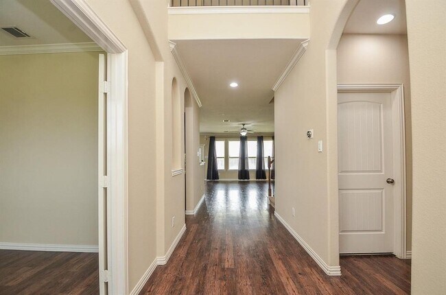 Building Photo - 6523 Point Hollow Ln
