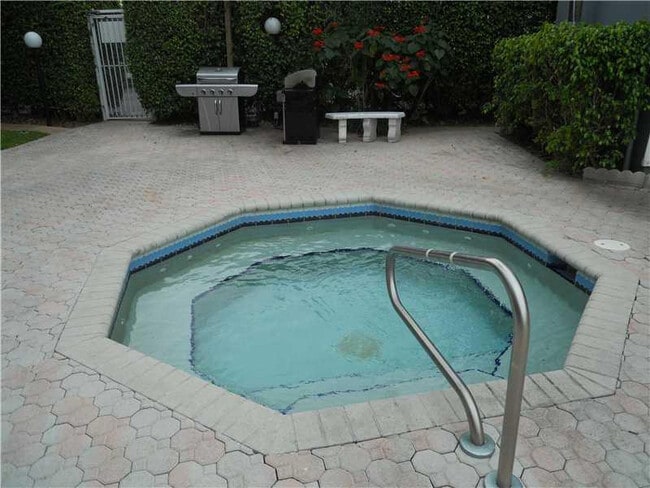 Foto del edificio - 5321 NE 24th Terrace