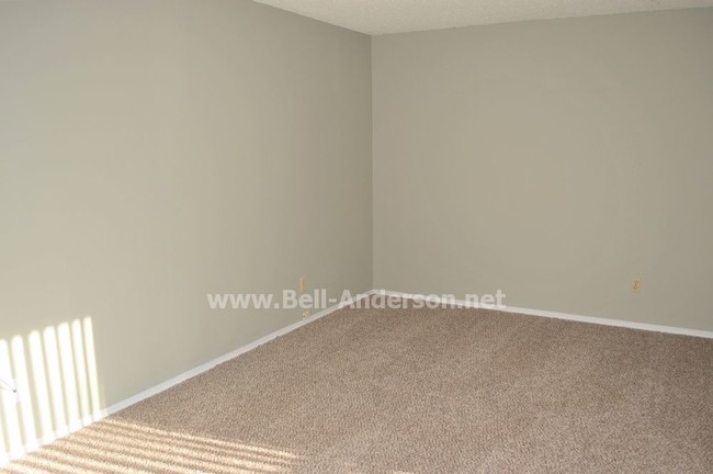 Building Photo - 1601 Maple Ln