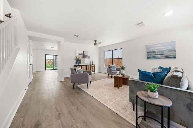 Foto del edificio - Stunning 3/BR, 2/BA Modern Rental Home – A...
