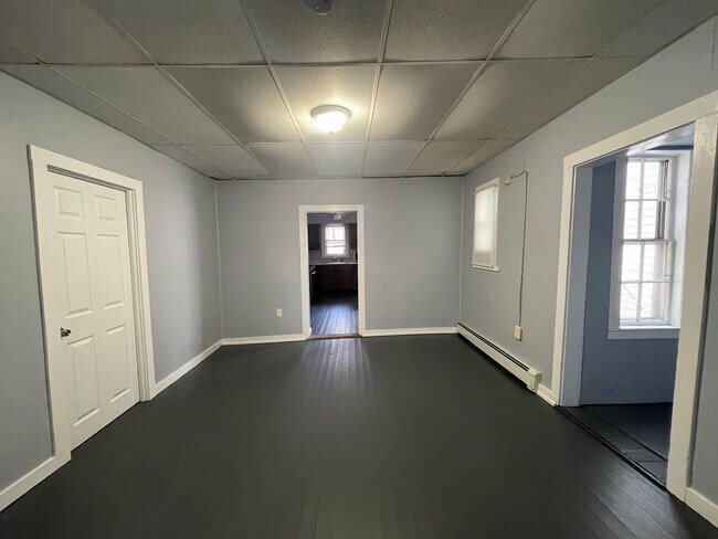 Foto del edificio - Beautifully Updated 3-Bedroom First Floor Apartment – North Adams, MA – $1,600/month