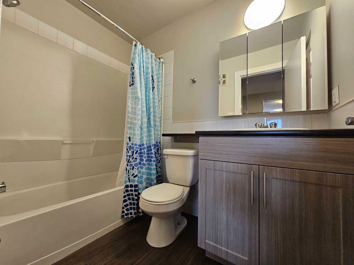 Photo du bâtiment - 10849 117 St NW