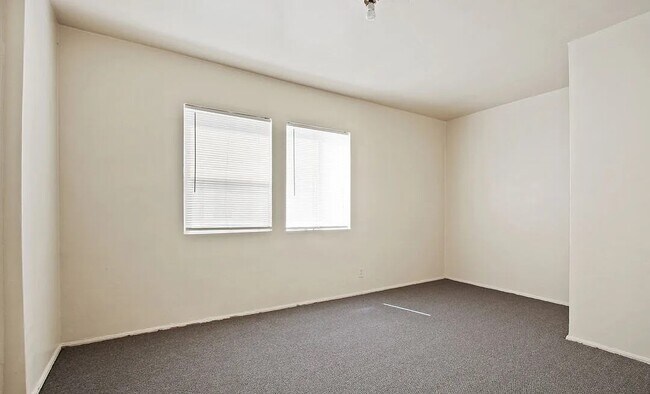 Foto del edificio - 6609 1/2 Brynhurst Ave