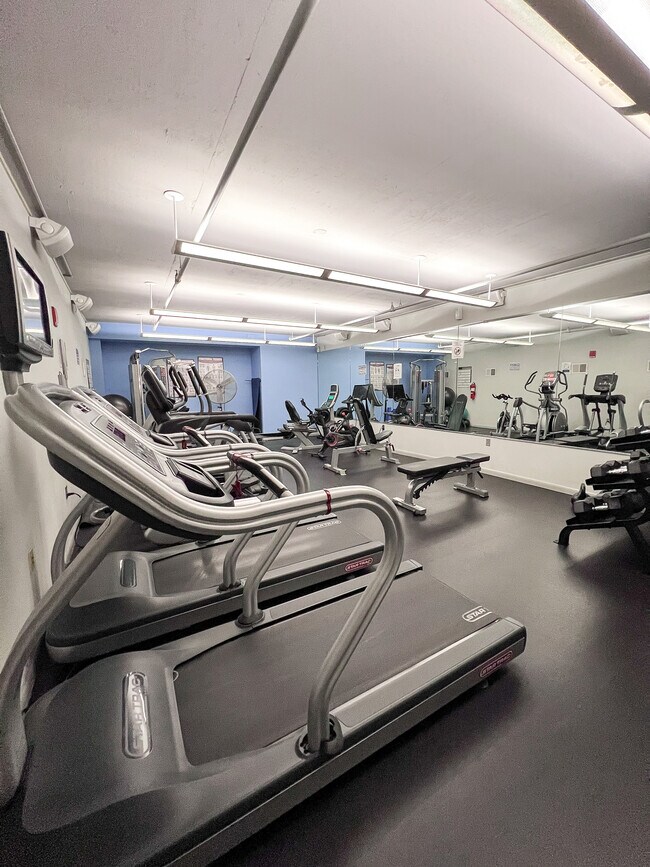 Gimnasio/centro de fitness en las instalaciones - 1300 N St NW