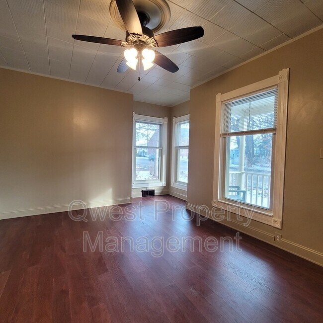 Foto del edificio - 701 Burton St SE