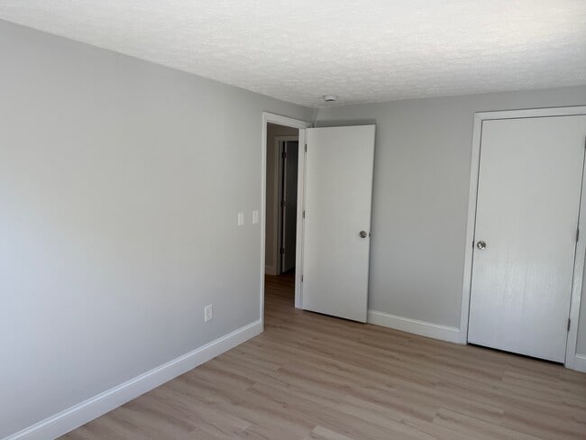 Building Photo - Briarwood 6