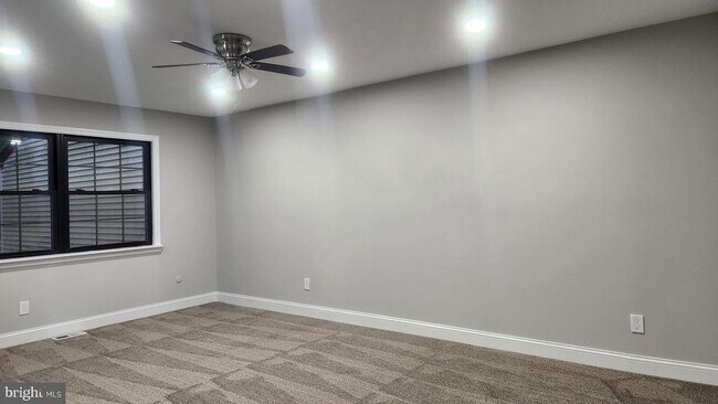 Foto del edificio - 4 Meadowside Ct