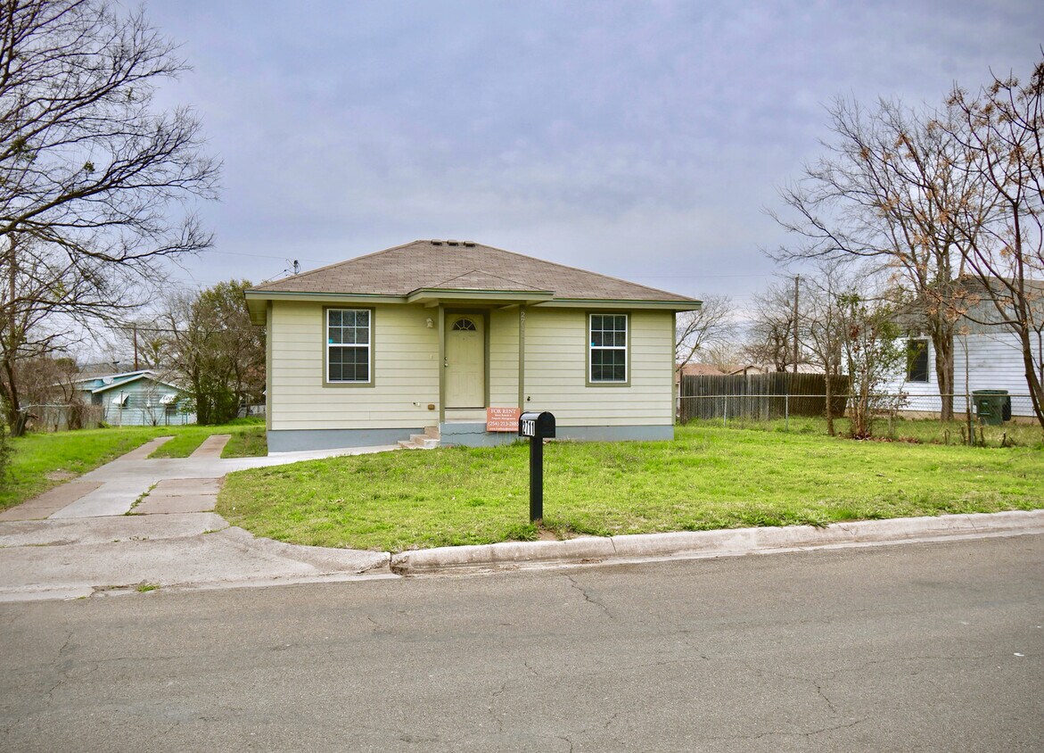 Primary Photo - Darling Single Family Home Features; Tile ...