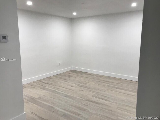 Building Photo - 9401 SW 64th Terrace