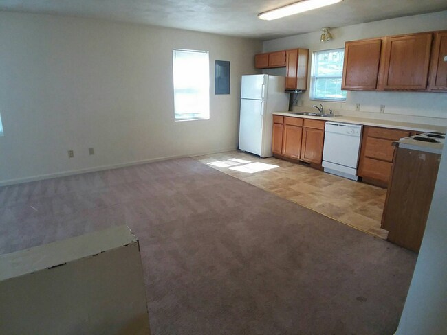 Foto del edificio - Radford, 5 BR / 2 BA, Available in August