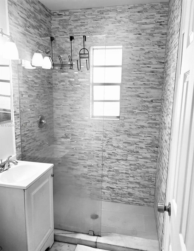 Building Photo - 1526 Pennsylvania Ave